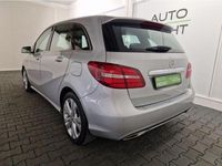 Gebraucht Mercedes 180 109 PS (80 kW) 2016 Polarsilber (metallic) Limousine