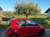 Gebraucht Toyota Aygo 69 PS (50 kW) 2011 Rot Kleinwagen