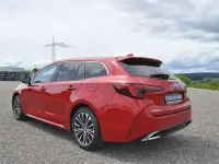 Neu Toyota Corolla 196 PS (144 kW) 2025 Rot Kombi