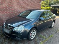 Gebraucht VW Jetta 140 PS (102 kW) 2010 Blau Limousine