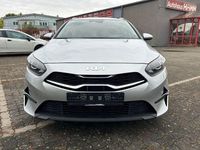 Neu Kia Ceed Comfort 101 PS (74 kW) 2025 Silber Kleinwagen