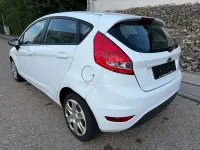 Gebraucht Ford Fiesta 82 PS (60 kW) 2012 Weiß Kleinwagen
