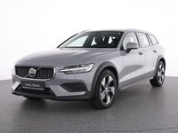Gebraucht Volvo V60 CC Plus 196 PS (144 kW) 2023 Grau vapour grey / metallic Kombi