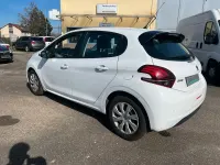 Gebraucht Peugeot 208 99 PS (72 kW) 2015 Weiß Kleinwagen