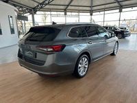 Gebraucht Skoda Superb Selection 150 PS (110 kW) 2024 Graphitegrau Kombi