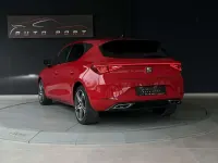Używany Seat Leon FR 204 KM (150 kW) 2022 Czerwony Sedan/Limuzyna