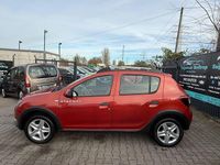 Gebraucht Dacia Sandero Prestige 90 PS (66 kW) 2014 Rot Limousine
