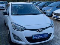 Gebraucht Hyundai i20 Edition 101 PS (74 kW) 2014 Weiß Limousine