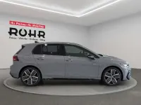 Second-hand VW Golf VIII R-line 150 CP (110 kW) 2025 Gri Berlinǎ