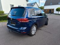 Gebraucht VW Touran Highline 150 PS (110 kW) 2017 Blau Van / Kleinbus
