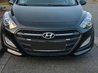 Gebraucht Hyundai i30 100 PS (73 kW) 2017 Schwarz Limousine