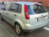Gebraucht Ford Fiesta 60 PS (44 kW) 2004 Silber Kleinwagen