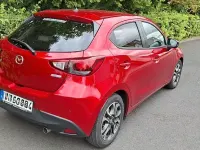 Gebraucht Mazda 2 Edition 90 PS (66 kW) 2015 Rot Limousine