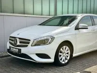 Gebraucht Mercedes A180 Style 122 PS (89 kW) 2014 Weiß Kleinwagen