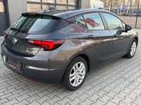 Gebraucht Opel Astra Edition 105 PS (77 kW) 2016 Grau Limousine