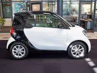 Gebraucht Smart ForTwo Coupé 71 PS (52 kW) 2018 Bodypanels in white Coupé