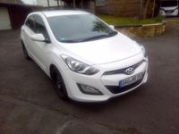 Gebraucht Hyundai i30 99 PS (72 kW) 2014 Weiß Limousine