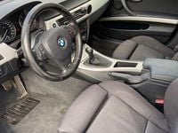 Gebraucht BMW 320 163 PS (119 kW) 2007 Grau Kombi