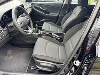 Gebraucht Hyundai i30 Select 95 PS (69 kW) 2019 Schwarz Limousine