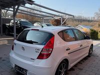 Gebraucht Hyundai i30 90 PS (66 kW) 2010 Weiß Limousine