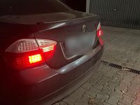 Gebraucht BMW 318 143 PS (105 kW) 2007 Schwarz Limousine