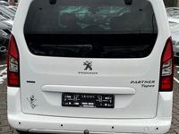Gebraucht Peugeot TePee Active 99 PS (72 kW) 2016 Weiß SUV