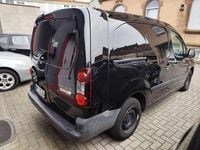 Gebraucht Peugeot Partner Premium 99 PS (72 kW) 2017 Lack onyx schwarz/deckende Van / Kleinbus