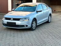 Gebraucht VW Jetta 122 PS (89 kW) 2014 Grau Limousine