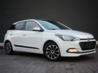 Gebraucht Hyundai i20 Classic 75 PS (55 kW) 2016 Polar white / sol Kleinwagen