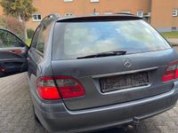 Gebraucht Mercedes E220 170 PS (125 kW) 2006 Grau Kombi