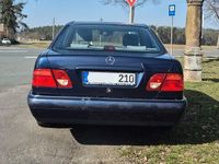 Gebraucht Mercedes E230 150 PS (110 kW) 1995 Blau Limousine