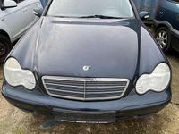 Gebraucht Mercedes C220 143 PS (105 kW) 2002 Smaragdschwarz  metalliclack Kombi