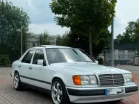 Gebraucht Mercedes E230 132 PS (97 kW) 1988 Weiß Limousine