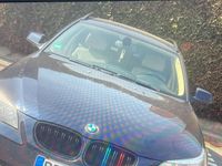 Gebraucht BMW 525 218 PS (160 kW) 2009 Blau Kombi