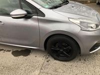 Gebraucht Peugeot 208 Active 83 PS (61 kW) 2019 Grau Kleinwagen
