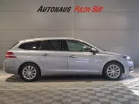 Gebraucht Peugeot 308 SW Allure 131 PS (96 kW) 2021 Grau Kombi