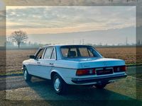 Gebraucht Mercedes 230 109 PS (80 kW) 1980 Weiß Limousine