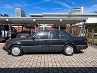 Gebraucht Mercedes E300 179 PS (131 kW) 1991 Schwarz Limousine