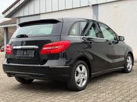 Gebraucht Mercedes B180 122 PS (89 kW) 2012 Schwarz Van / Kleinbus