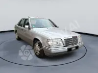 Brugt Mercedes E220 150 HK (110 kW) 1994 Sølv Sedan