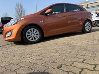 Gebraucht Hyundai i30 Classic 101 PS (74 kW) 2015 Orange Limousine