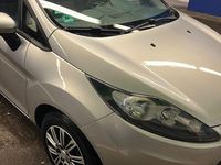 Gebraucht Ford Fiesta Titanium 82 PS (60 kW) 2010 Grau Kleinwagen