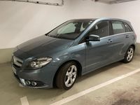 Gebraucht Mercedes B180 122 PS (89 kW) 2012 Blau Van / Kleinbus