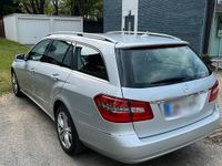 Gebraucht Mercedes E220 Avantgarde 170 PS (125 kW) 2010 Grau Kombi