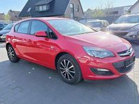 Używany Opel Astra Selection 116 KM (85 kW) 2015 Czerwony Sedan/Limuzyna