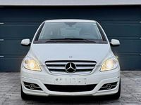 Gebraucht Mercedes 200 140 PS (102 kW) 2011 Weiß Kleinwagen