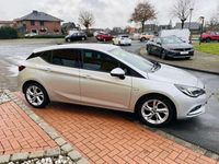 Gebraucht Opel Astra Dynamic 125 PS (91 kW) 2018 Argon silber Limousine