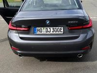 gebraucht BMW 320e Hybrid grau metallic EZ 12/2021