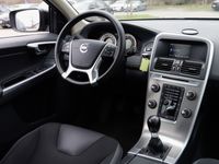 gebraucht Volvo XC60 D3 Momentum Geartronic PDC Sitzhz