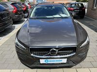 Gebraucht Volvo V60 Core 197 PS (144 kW) 2023 Grau Kombi